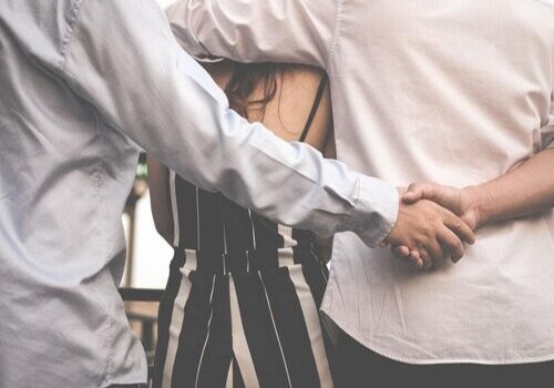 深圳出轨调查：﻿离婚怎么让谁给分割财产